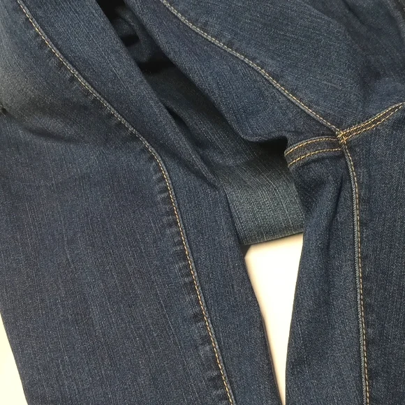 Torrid| plus size 16 R Premium sky high skinny ankle -Length Womens jeans. - Picture 4 of 9